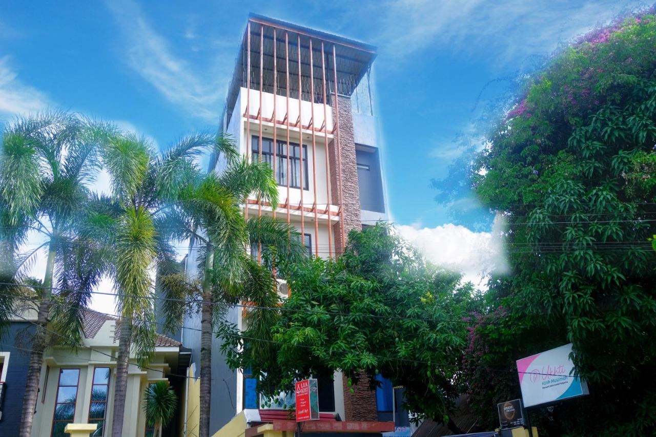 Lia Syariah Pettarani 2*